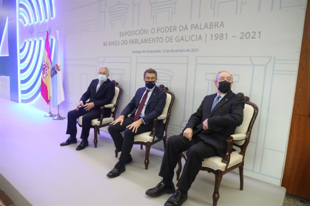 Unha exposición repasa os 40 anos de historia do Parlamento de Galicia